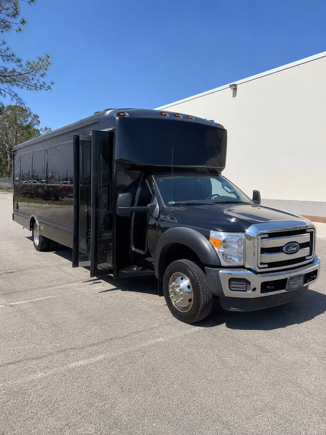 18 passenger party bus